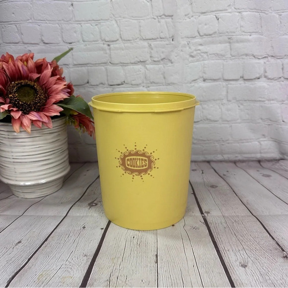 vintage tupperware COOKIES 6.5in Canister - Picture 1 of 4